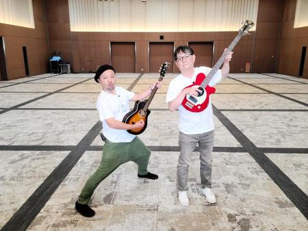 　「ザ・カセットテープ・ミュージック　トークイベント『第２シーズン番組慰労会」に出演するマキタスポーツ（左）とスージー鈴木（提供写真）