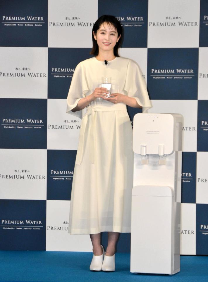 　プレミアムウォーター新商品＆新アンバサダー就任発表会に出席した清野菜名