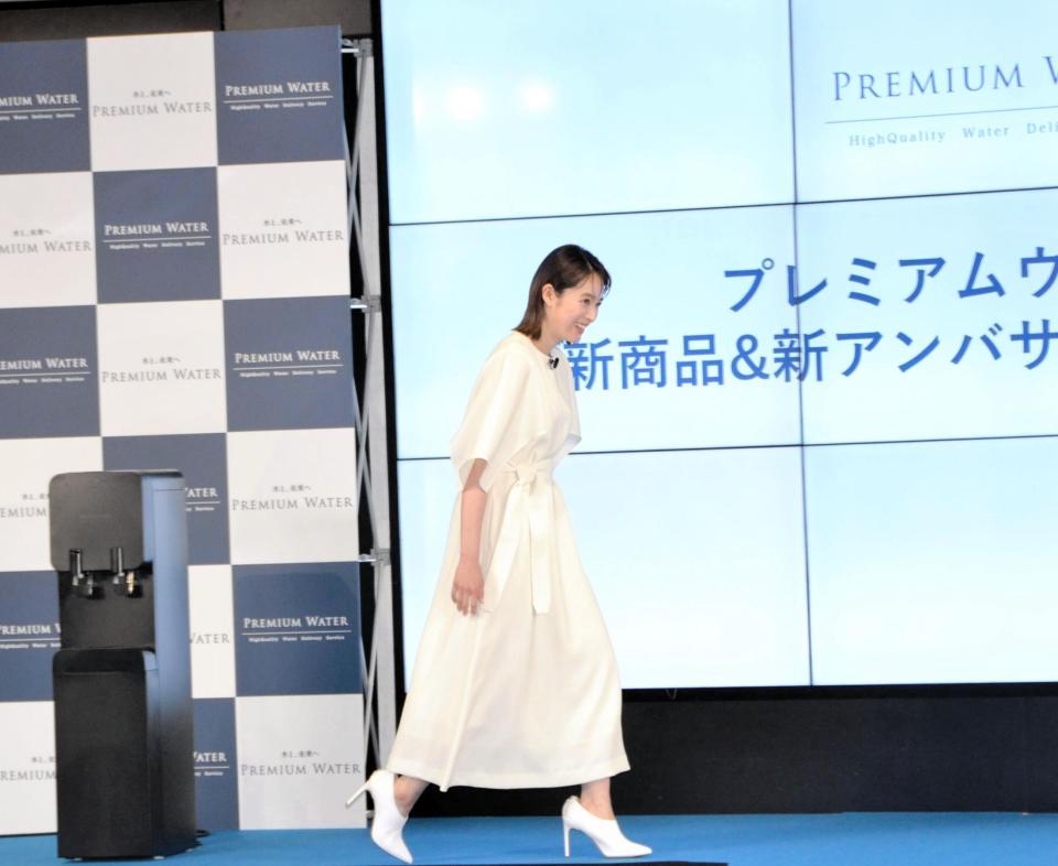 　プレミアムウォーター新商品＆新アンバサダー就任発表会に出席した清野菜名