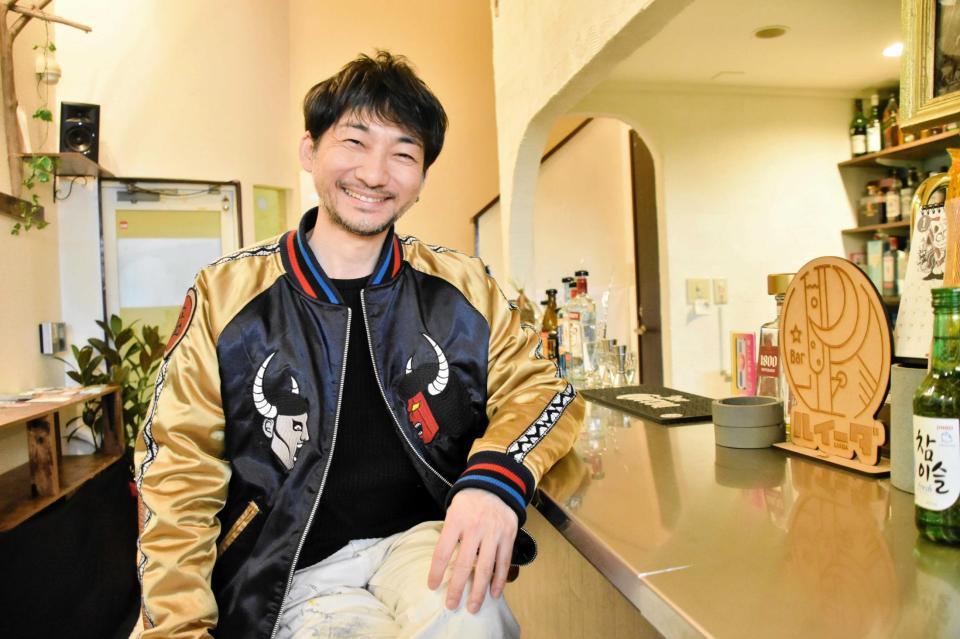 　主演ドラマへの思いを語った波岡一喜＝大阪市中央区のバー「ルイーダ」