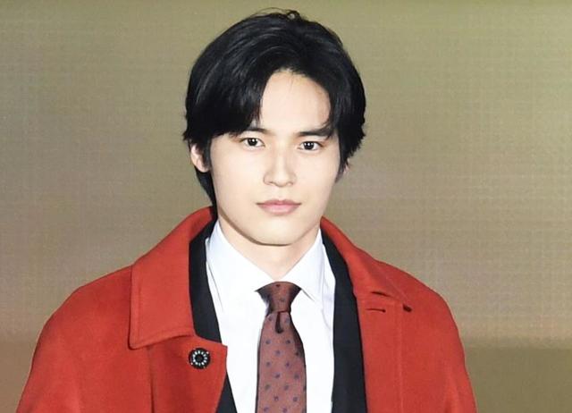 元「岡田健史」が金髪＆ヒゲ変身で悲鳴「ワオ！」「サンジみたい