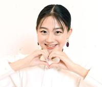 　“みともだち”に愛を届けるみとゆな（撮影・園田高夫）