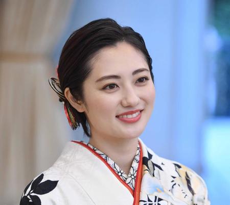 奥山かずさ＝２０２１年１２月撮影