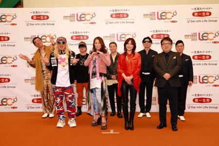 　開演前に会見した（前列左から）ＤＪ　ＫＯＯ、大黒摩季、相川七瀬、天野ひろゆき（後列左から）ピコ太郎、竹中雄大、大野雄大、村上てつや、黒沢薫