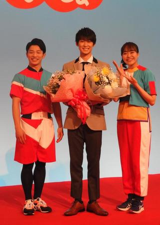 　出演者交代発表会見に出席した（左から）佐久本和夢さん、福尾誠、秋元杏月