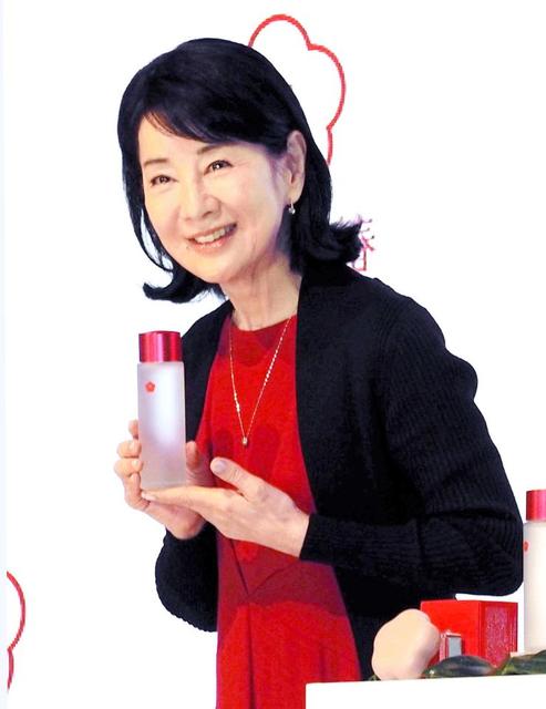 五島列島応援！吉永小百合 椿色ワンピース姿で36年ぶり化粧品
