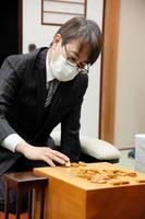 　前日検分を行った羽生善治九段＝日本将棋連盟提供