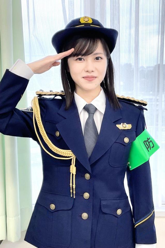 　一日警察署長を務めた松風理咲