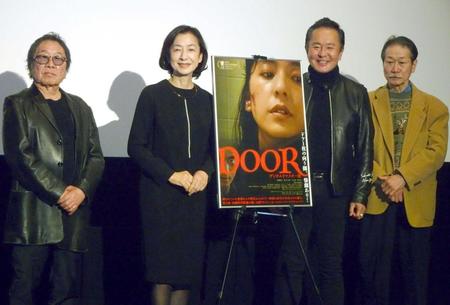 　舞台あいさつを行った（左から）高橋伴明監督、高橋惠子、堤大二郎、下元史朗