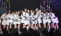 　卒業コンサートを行ったＡＫＢ４８の武藤十夢（中央）＝撮影・堀内翔