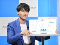 　イベントで話す水上恒司（撮影・佐々木彰尚）