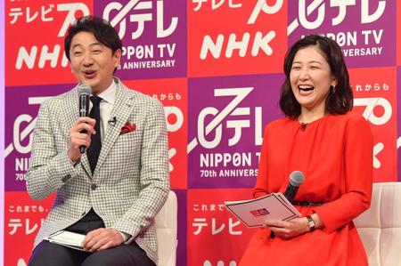 　会見に登場したＮＨＫ・青井実アナ（左）と桑子真帆アナ（撮影・佐々木彰尚）