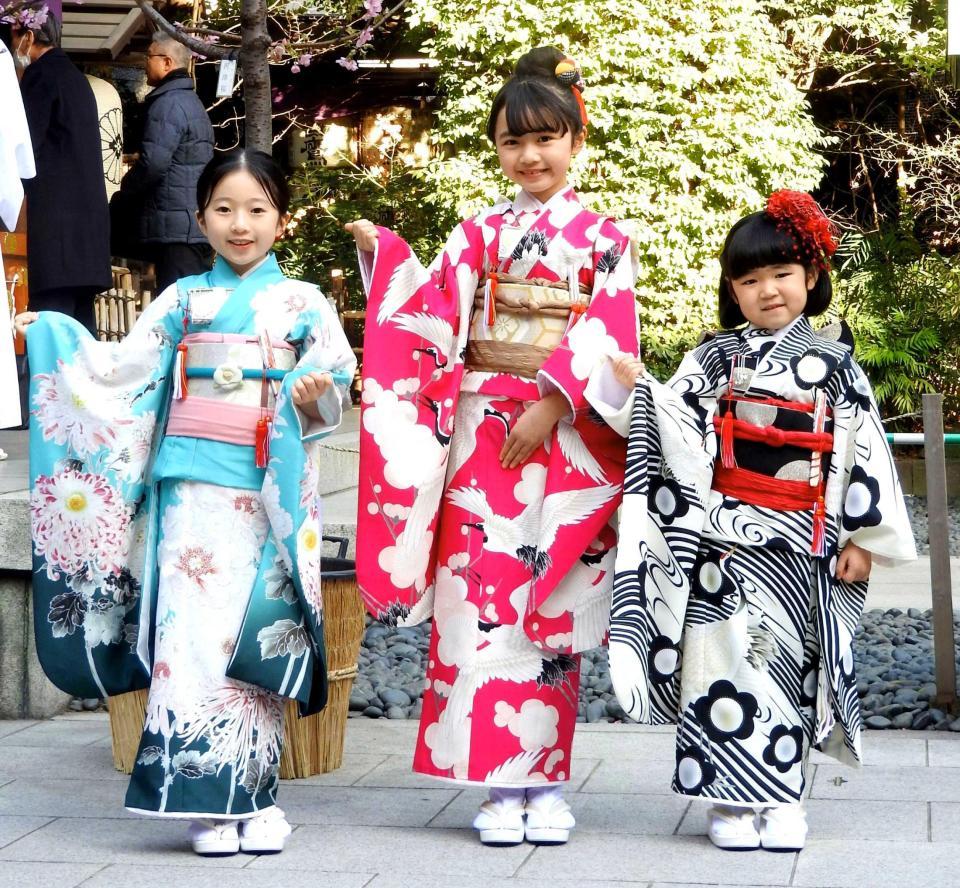 　（左から）志水心音、浅田芭路、永尾柚乃