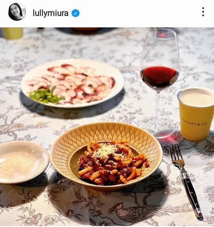 三浦瑠麗氏のインスタグラム＠ｌｕｌｌｙｍｉｕｒａより