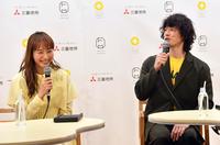 　「働く女性　健康スコア」発表会２０２３に登場した藤本美貴（左）と庄司智春（撮影・佐々木彰尚）