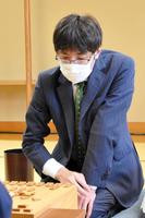 　対局に臨む広瀬章人八段＝日本将棋連盟提供