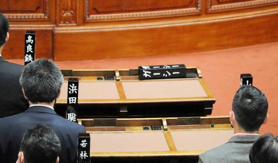 　参院本会議を欠席したＮＨＫ党のガーシー氏の倒れたままの氏名標