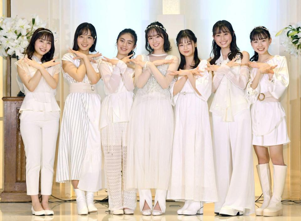 　デビューが決定したブルーベリーソーダの（左から）大嵩愛花、大橋小春、馬越友梨、幸澤沙良、大平くるみ、田村藍、鈴木悠華