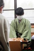 　羽生九段に勝利し、王将位の防衛を果たした藤井聡太王将（日本将棋連盟提供）