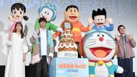 　（前列左から）藤本美貴、永瀬廉、ドラえもん、山里亮太（後列左から）しずか、のび太、ジャイアン、スネ夫（撮影・開出牧）