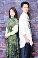 　宮澤エマ（左）と藤田俊太郎氏