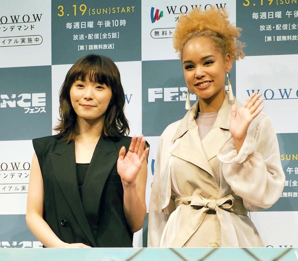 　松岡茉優（左）と宮本エリアナ