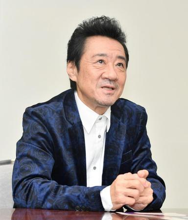 　歌への思いを語る大友康平（撮影・石井剣太郎）