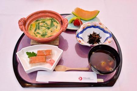 　藤井聡太竜王が昼食に選んだ「鹿沼にらの玉子とじと八汐鱒の押し寿司」