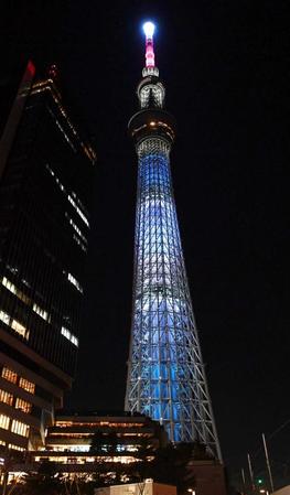 　「映画刀剣乱舞-黎明-」のイベントで点灯された東京スカイツリー（撮影・佐々木彰尚）