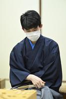 　渡辺明棋王に勝利し、最年少六冠となった藤井聡太新棋王（代表撮影）