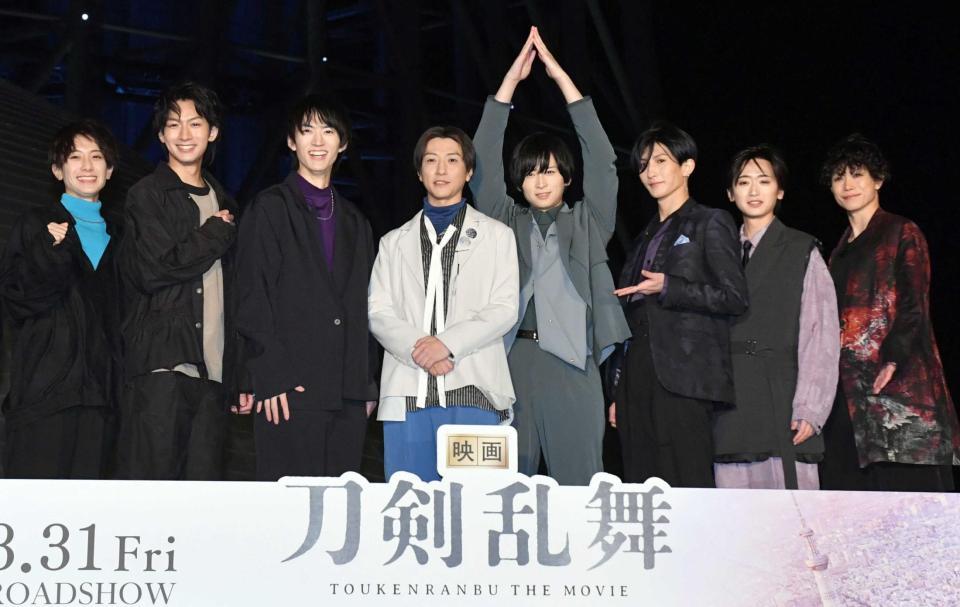 　（左から）小西詠斗、佐藤たかみち、和田雅成、鈴木拡樹、荒牧慶彦、梅津瑞樹、定本楓馬、玉城裕規（撮影・佐々木彰尚）