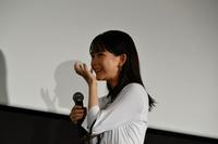 　映画「なのに、千輝くんが甘すぎる。」の大ヒット御礼舞台あいさつに登場し、共演者からの手紙に思わず涙する畑芽育
