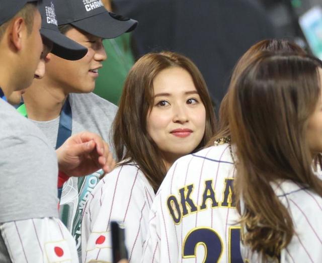 侍J源田の妻・衛藤美彩 美しき2ショット公開「戦い抜いた姿に勇気