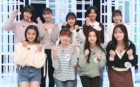 　ファイナリストに選ばれた（前列左から）坂本彩さん、宮治果緒さん、間鍋春希さん、樋口琴美さん、（後列同）栗原一菜さん、和多田萌衣さん、安藤帆花さん、岸本小雪さん、大和奈央さん（撮影・園田高夫）