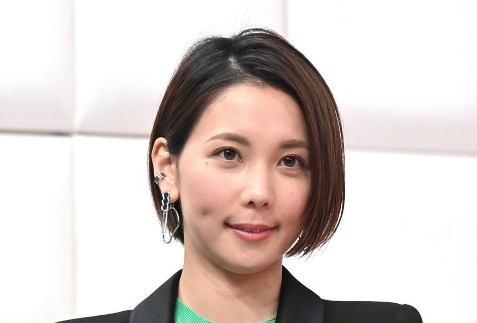 u*5様 フリーアナウンサー ヒロド歩美直筆サイン入りボール u*5様 フリーアナウンサー ヒロド歩美直筆サイン入りボール 画像