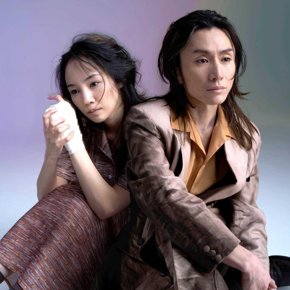 　咲妃みゆ（左）と安田章大