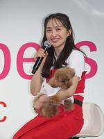 　授賞式に出席した百田夏菜子　