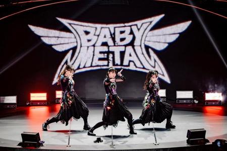 新生BABYMETAL始動 新メンバーMOMOMETAL 3人そろい神々しく登場/芸能/デイリースポーツ online