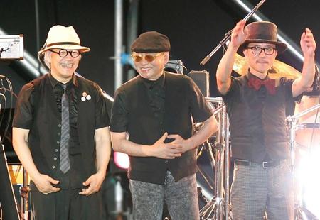 　夏フェスに出演したＹＭＯ。左から坂本龍一さん、細野晴臣、高橋幸宏さん＝２０１０年８月