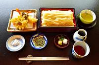 　藤井聡太竜王が昼食に選んだ「天ぷらうどん（冷）」＝日本将棋連盟提供
