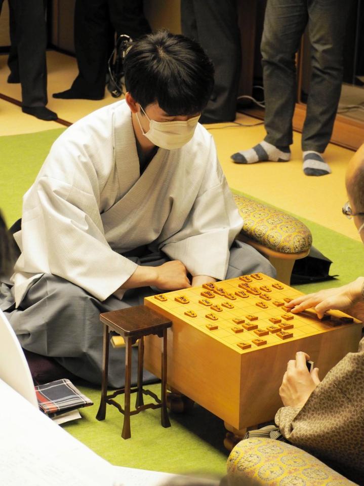 　開幕局を白星で飾った藤井聡太竜王