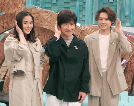 　会見に出席した（左から）広瀬アリス、内村光良、松村北斗