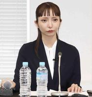 　都内で会見した大津綾香氏