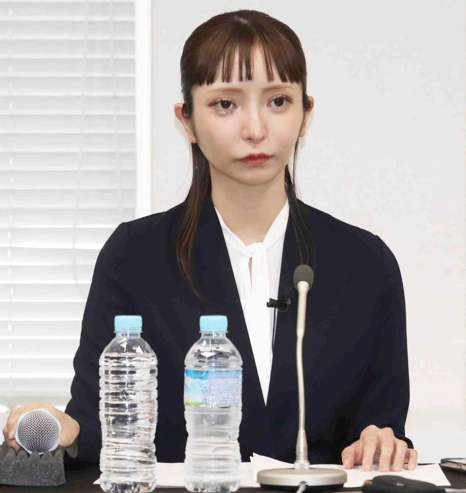 　都内で会見した大津綾香氏