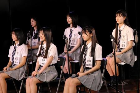 　お披露目された１８期生©ＡＫＢ４８