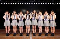 　１８期生の（左から）秋山由奈、新井彩永、工藤華純、久保姫菜乃、迫由芽実、成田香姫奈、八木愛月、山口結愛©ＡＫＢ４８