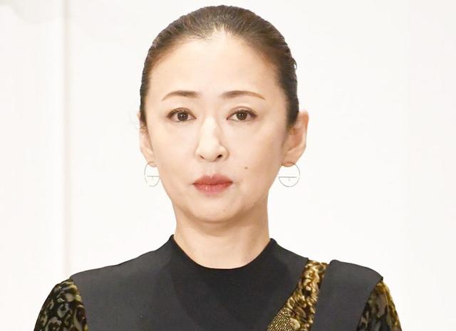 松雪泰子 ５０歳の美貌ドアップが衝撃 美肌＆抜群プロポが凄すぎ「綺麗