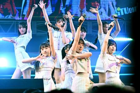 　パフォーマンスする今村美月（前列中央）らＳＴＵ４８（Ｃ）ＳＴＵ