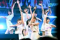 　パフォーマンスする今村美月（前列中央）らＳＴＵ４８（Ｃ）ＳＴＵ