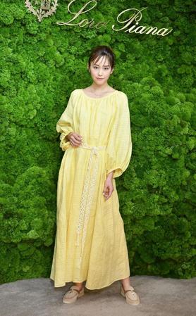 　イベントでポーズをとる桐谷美玲（撮影・開出牧）